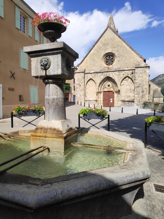 Gite La Taniere Des Alpes Bayons Exterior photo